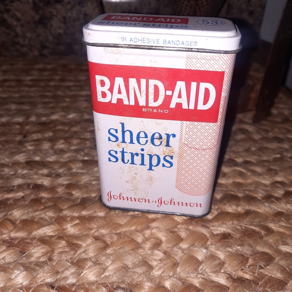Vintage Johnson & Johnson Bandaid tin - Picture 2 of 7